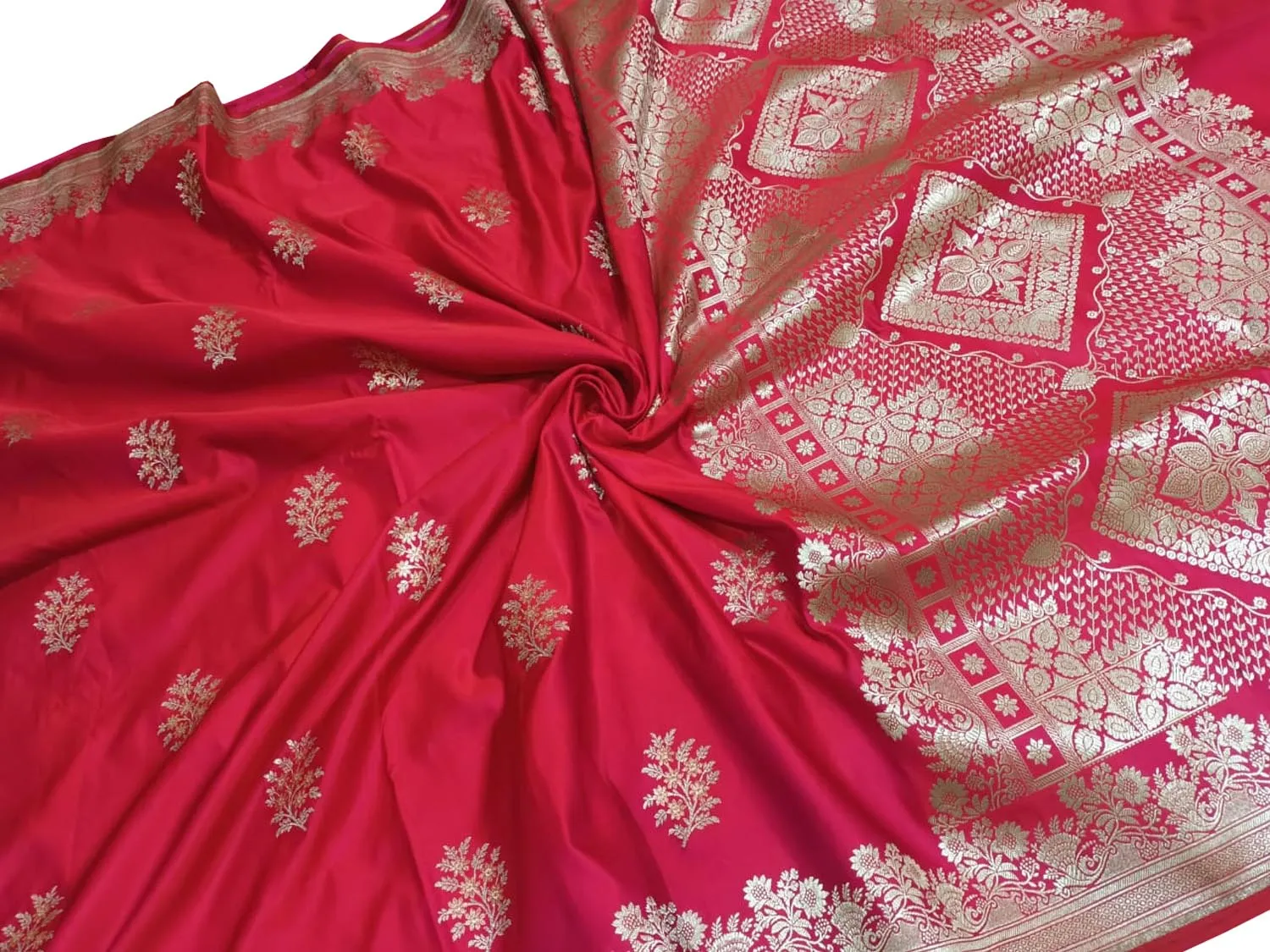 Banarasi Silk Saree: Elegant and Pretty in Pink