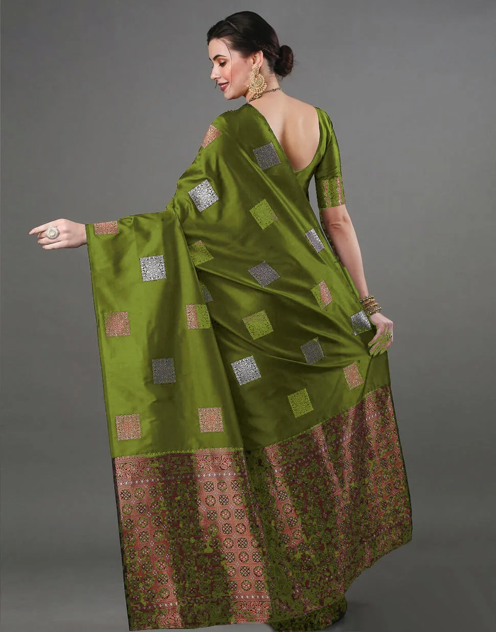 Eloquence Green Soft Silk Saree With Demure Blouse Piece