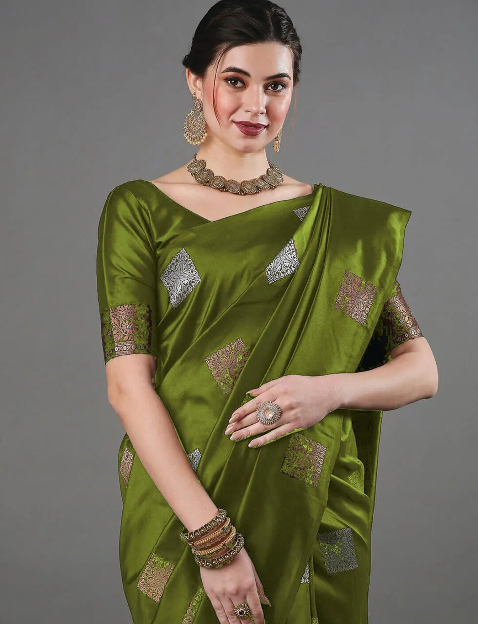 Eloquence Green Soft Silk Saree With Demure Blouse Piece