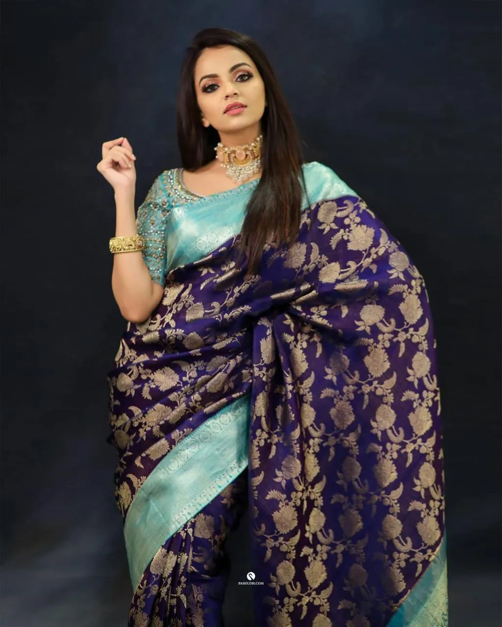 Splendiferous Blue Soft Silk Saree With Smart Blouse Piece